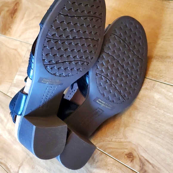 Rockport Heel Sandal - Picture 3 of 5